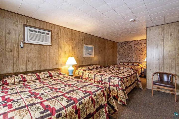 Room 2 of 7