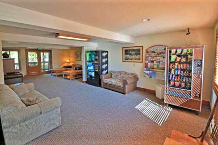 Twin Rivers Condominiums by Alderwood Colorado Management
