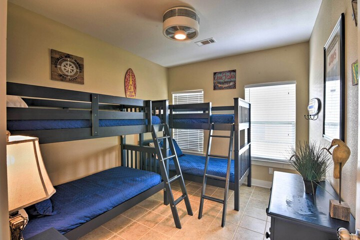 Ocean View & Grill: Crystal Beach Bungalow!