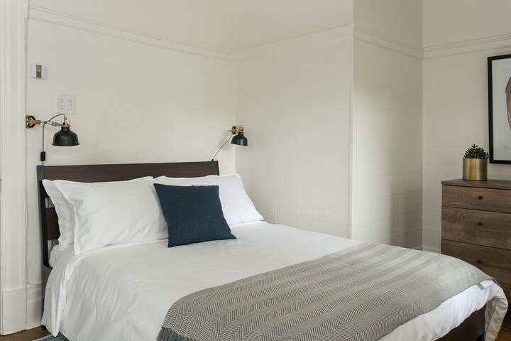 Room 17 of 31