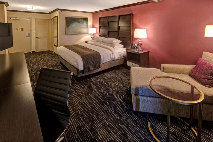 DoubleTree by Hilton Hotel Decatur Riverfront