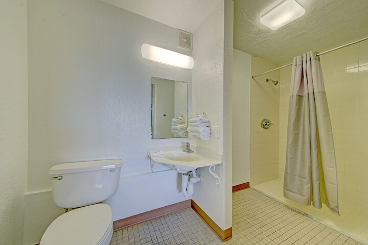 Room 25 of 43