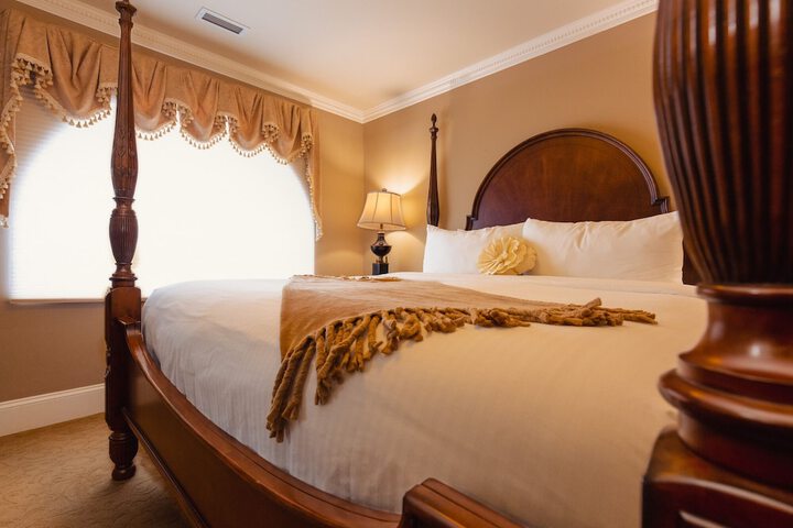 Grant Hall Hotel