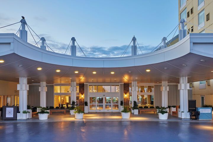 Newport Harbor Island Resort