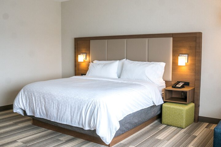 Holiday Inn Express & Suites Brandon by IHG