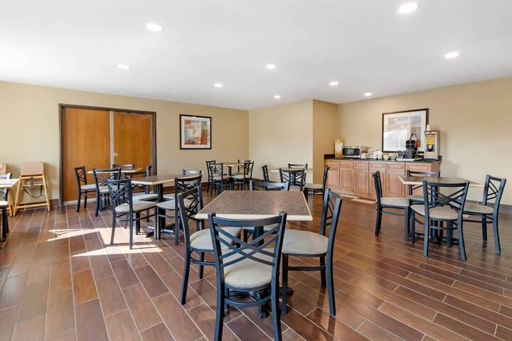 Quality Inn & Suites Stoughton - Madison South