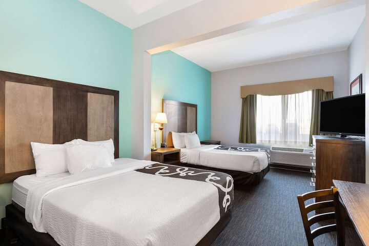 La Quinta Inn & Suites by Wyndham Omaha Airport Downtown