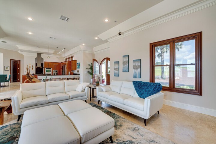 Groveland Home w / Pool: Luxurious Lakefront Oasis!