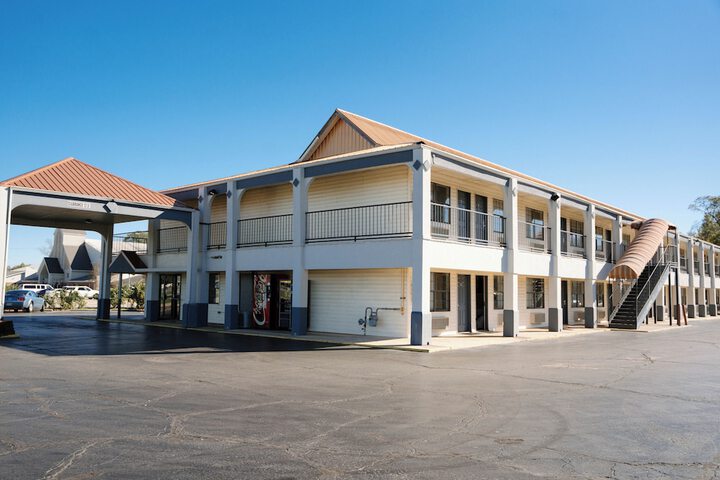 Days Inn by Wyndham Monroe LA