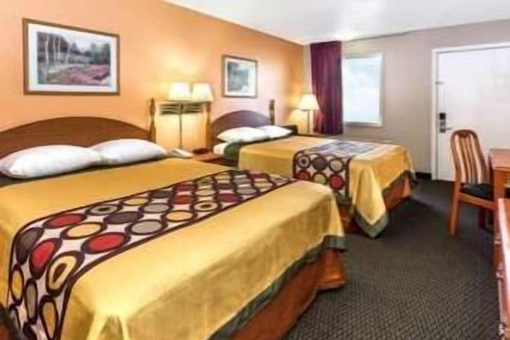 Room 18 of 21