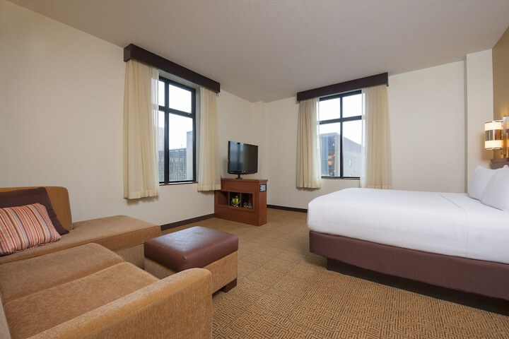Hyatt Place Des Moines / Downtown