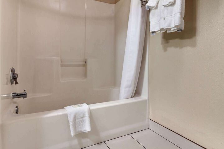 Quality Inn Hays I-70