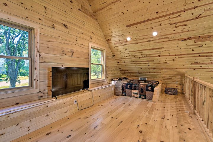 Spacious Pearl Lake Retreat w / Yard & Private Dock