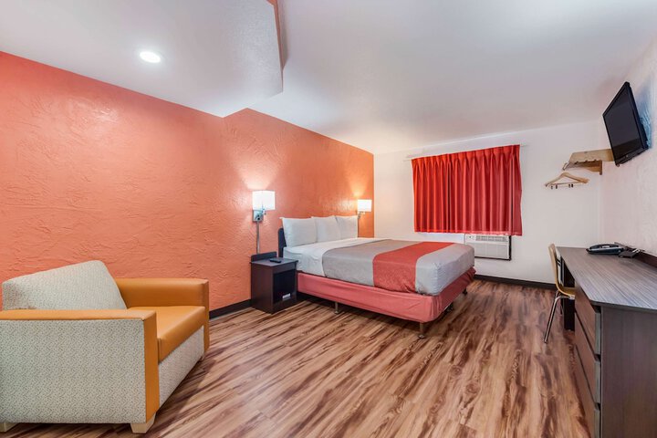 Room 16 of 36
