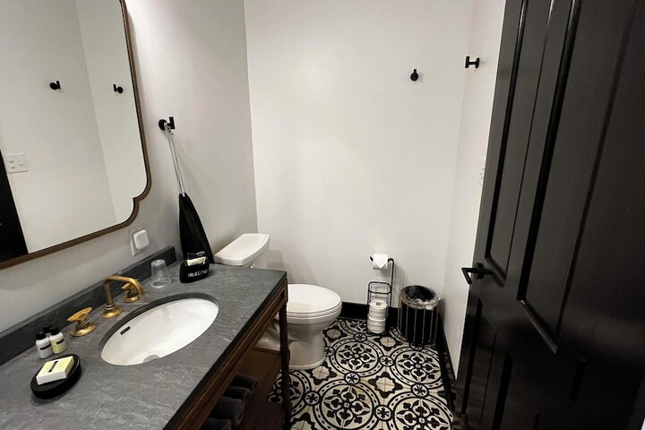 Room 43 of 56