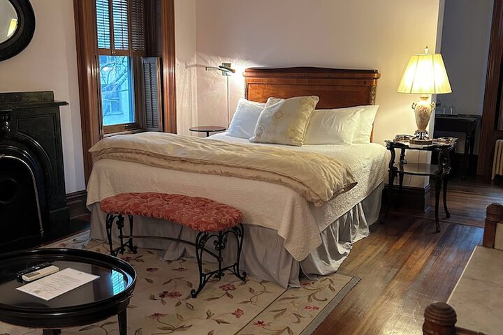 Room 9 of 26