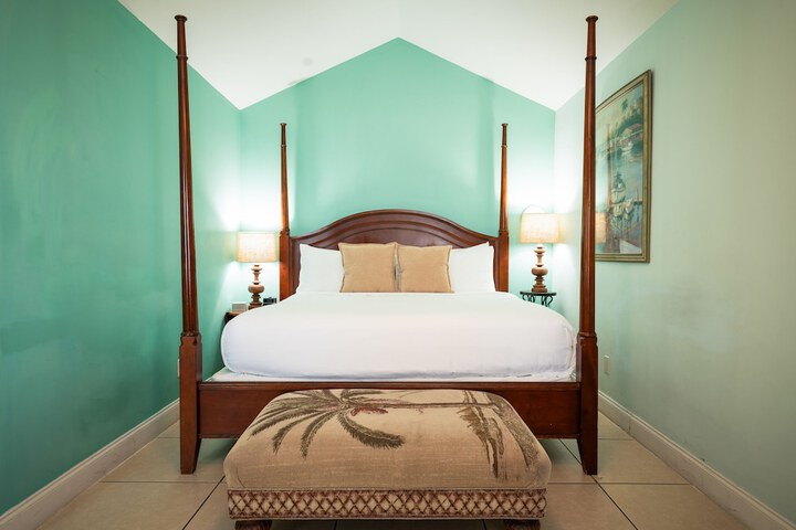Southernmost House - Adult Exclusive
