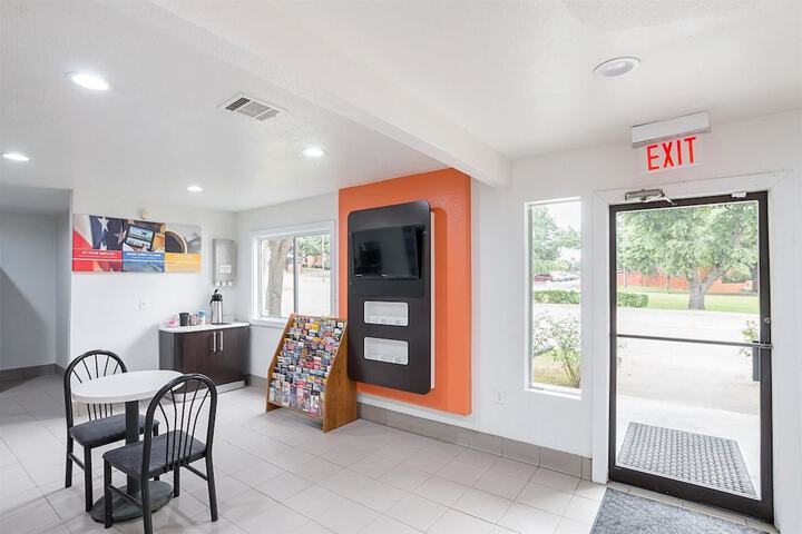 Motel 6 Grand Prairie TX - Near Six Flags Drive