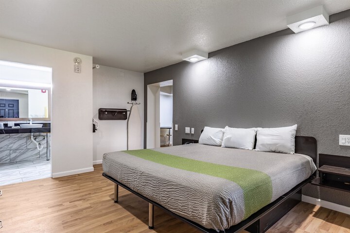 Room 22 of 35