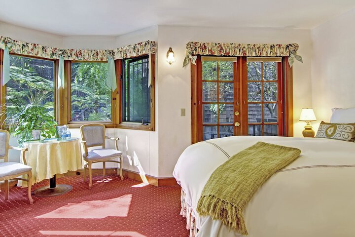 Room 4 of 72