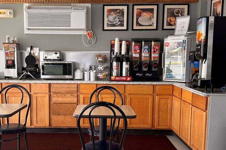 Breakfast/Coffee Service 32 of 33