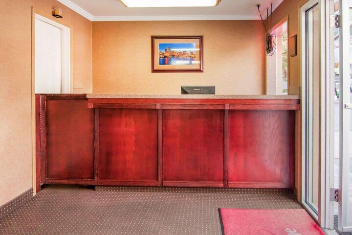Econo Lodge Portland Downtown