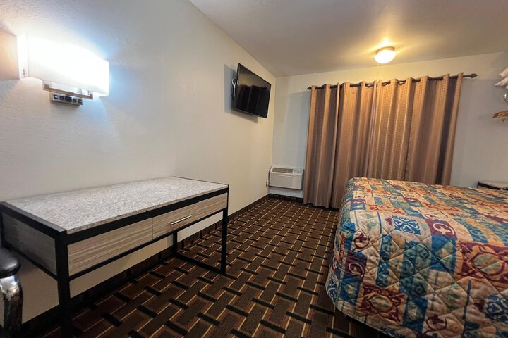 Deluxe Inn