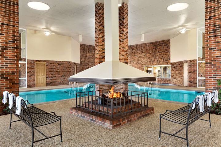 Country Inn & Suites by Radisson Woodbury, MN