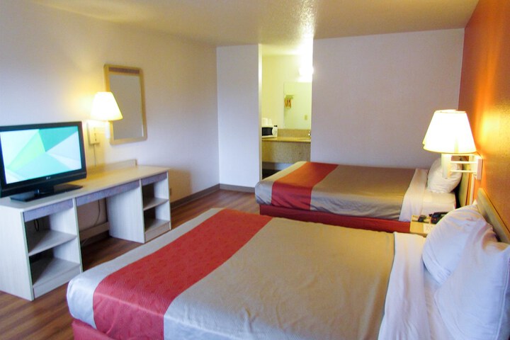Room 21 of 34