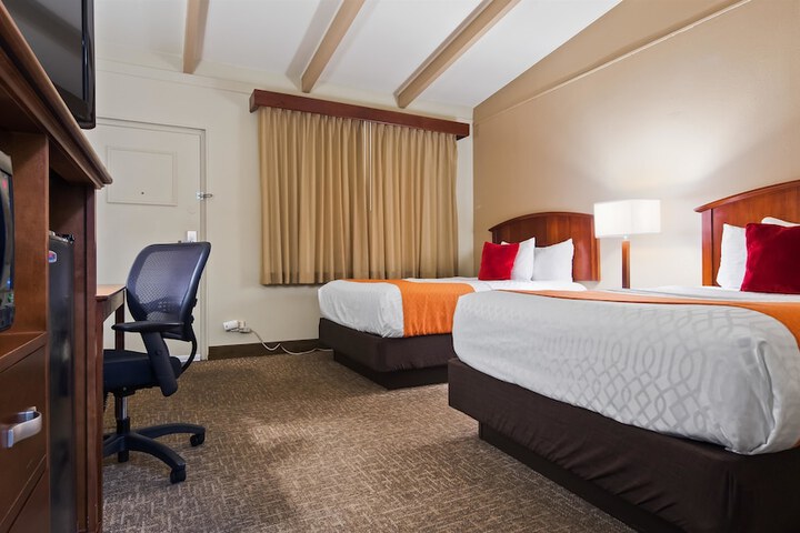 Room 13 of 32