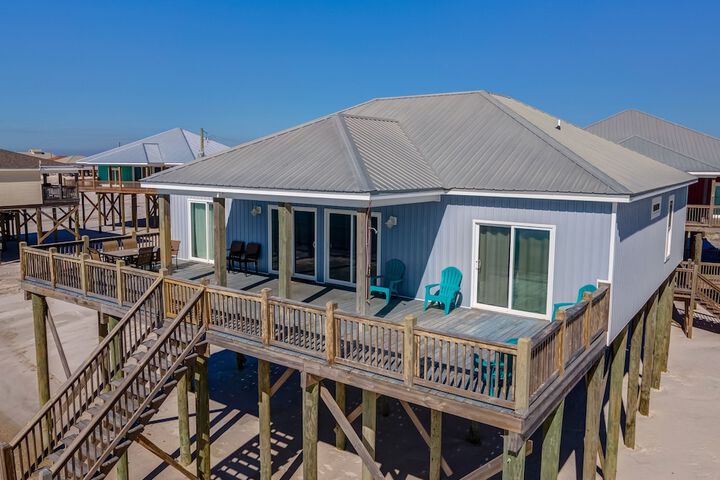 Awake on the Gulf - Gulf Front! Gaze Up at the Stars From Your Large Deck While Listening To The Waves Crash. 4 Bedroom Home by RedAwning