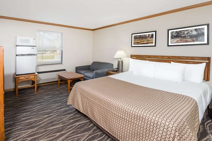 Room 5 of 16