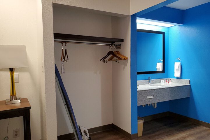 Room 4 of 18