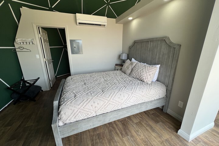 Room 26 of 127