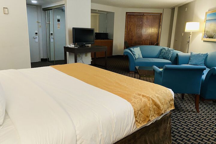 Ramada by Wyndham Belleville Harbourview Conference Centre