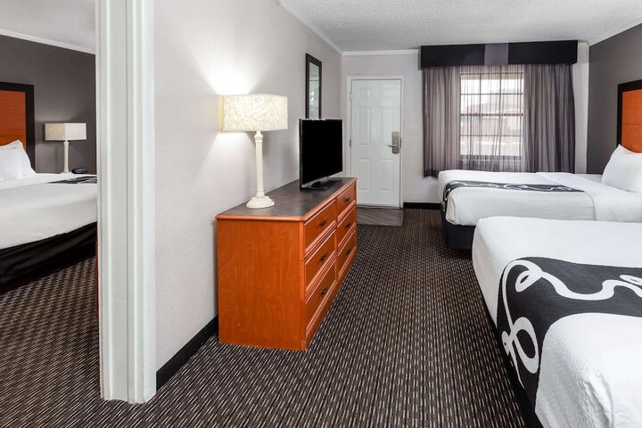 Room 33 of 65