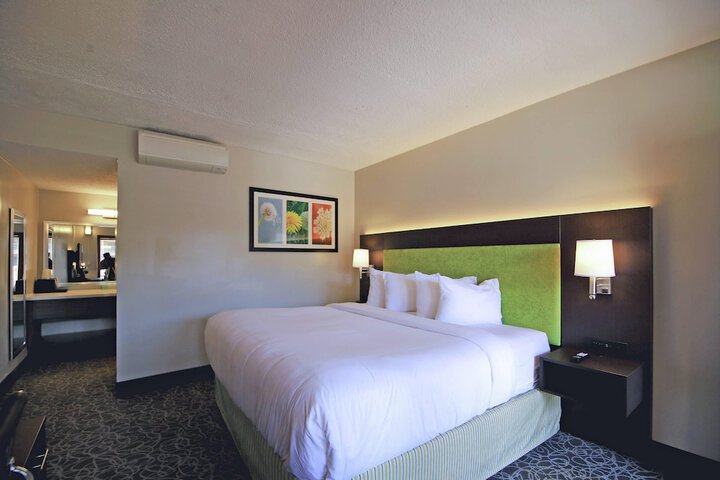 El Sendero Inn an Ascend Collection Hotel