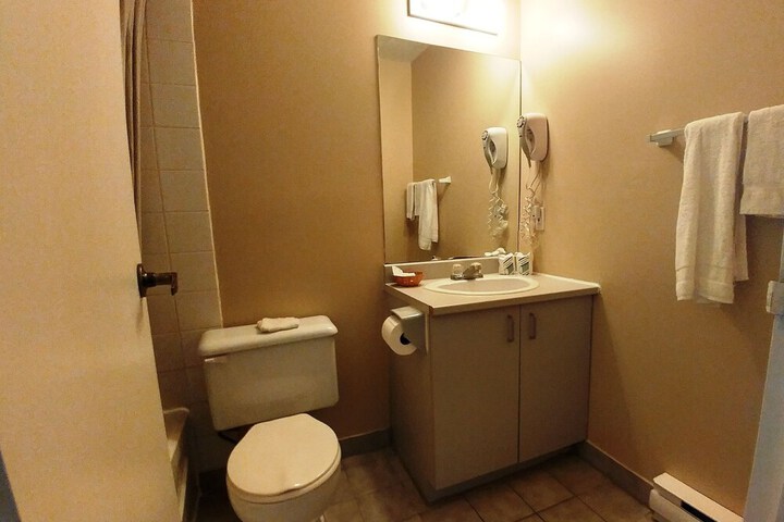 Room 19 of 38
