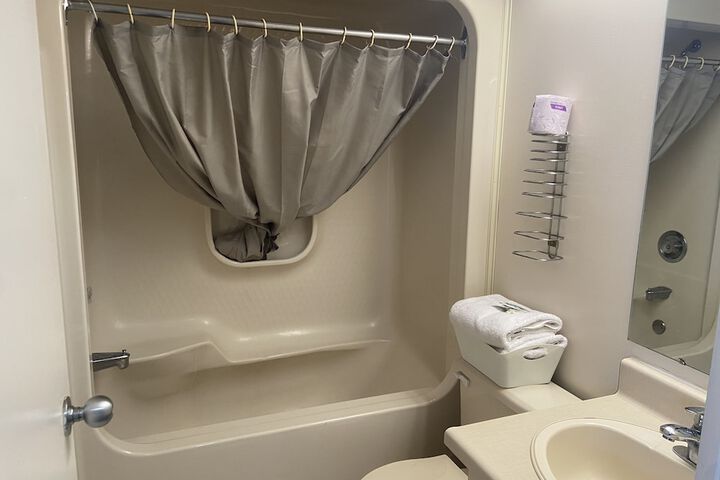 Room 8 of 17