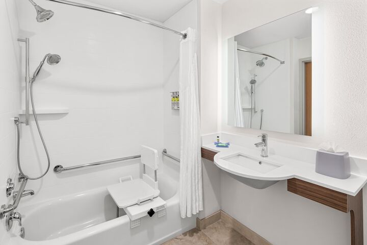 Room 20 of 33