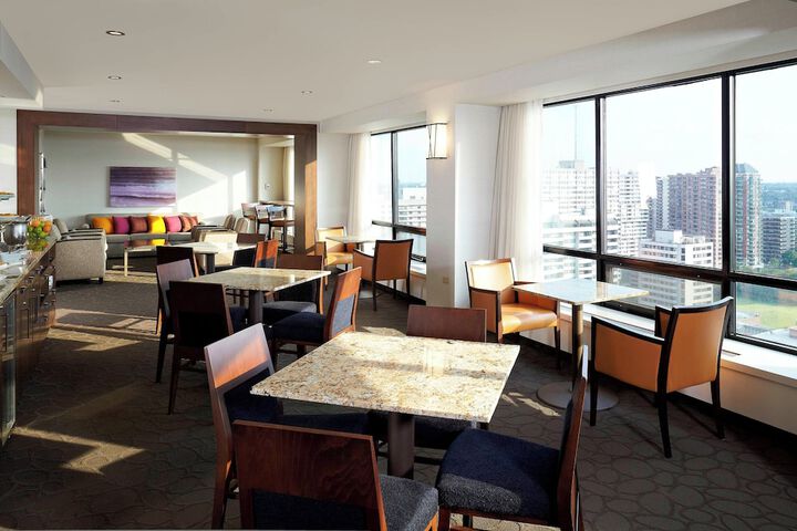 Lounge 60 of 64