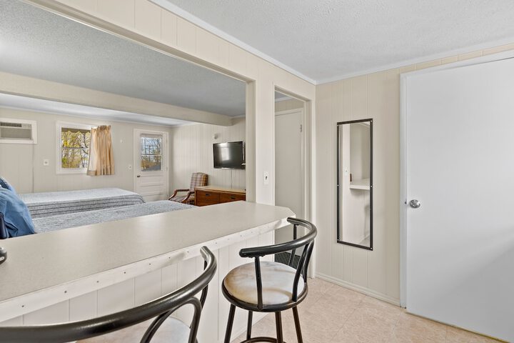 Beach Motel & Suites
