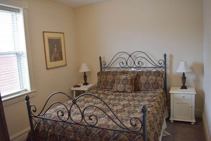 Hermann Crown Suites