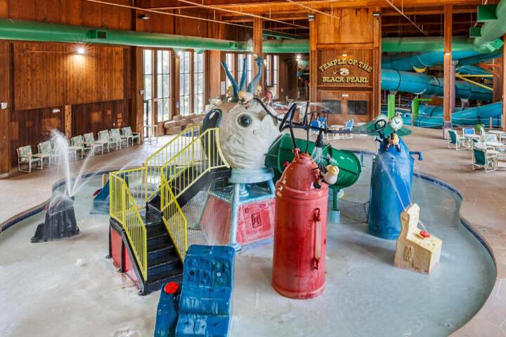 Polynesian Hotel Wisconsin Dells - Near Noahs Ark