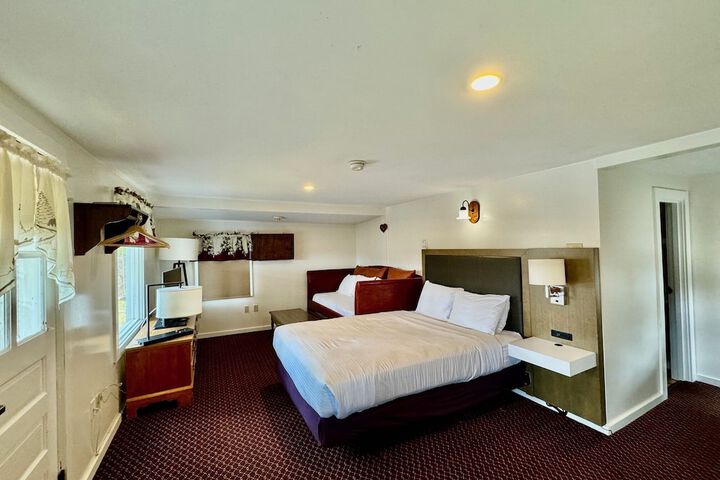 Room 28 of 73