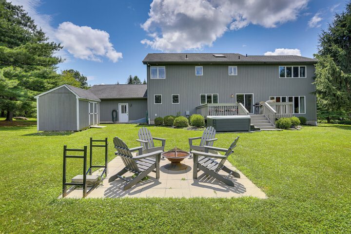 Warwick Vacation Rental w / Private Yard & Fire Pit