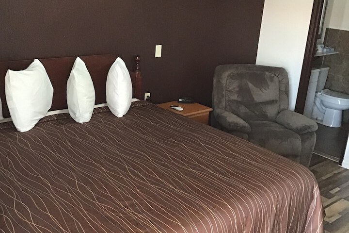 Room 12 of 38