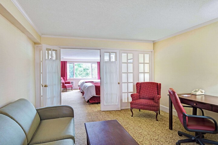 Ramada by Wyndham Seekonk Providence Area