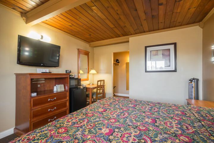 Room 12 of 33
