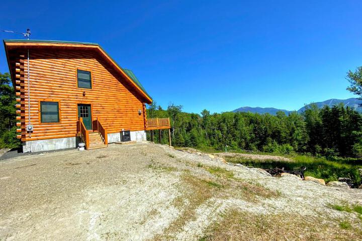 UV Log home with direct Cannon Mountain views Minutes to attractions Fireplace Pool Table AC